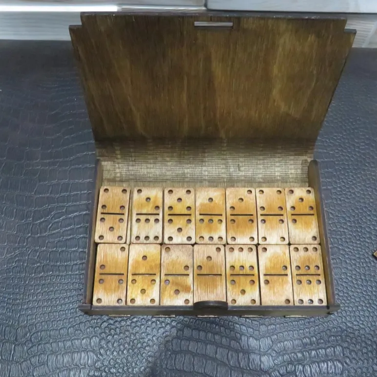 Домино в деревянной шкатулке «Благородный орех»